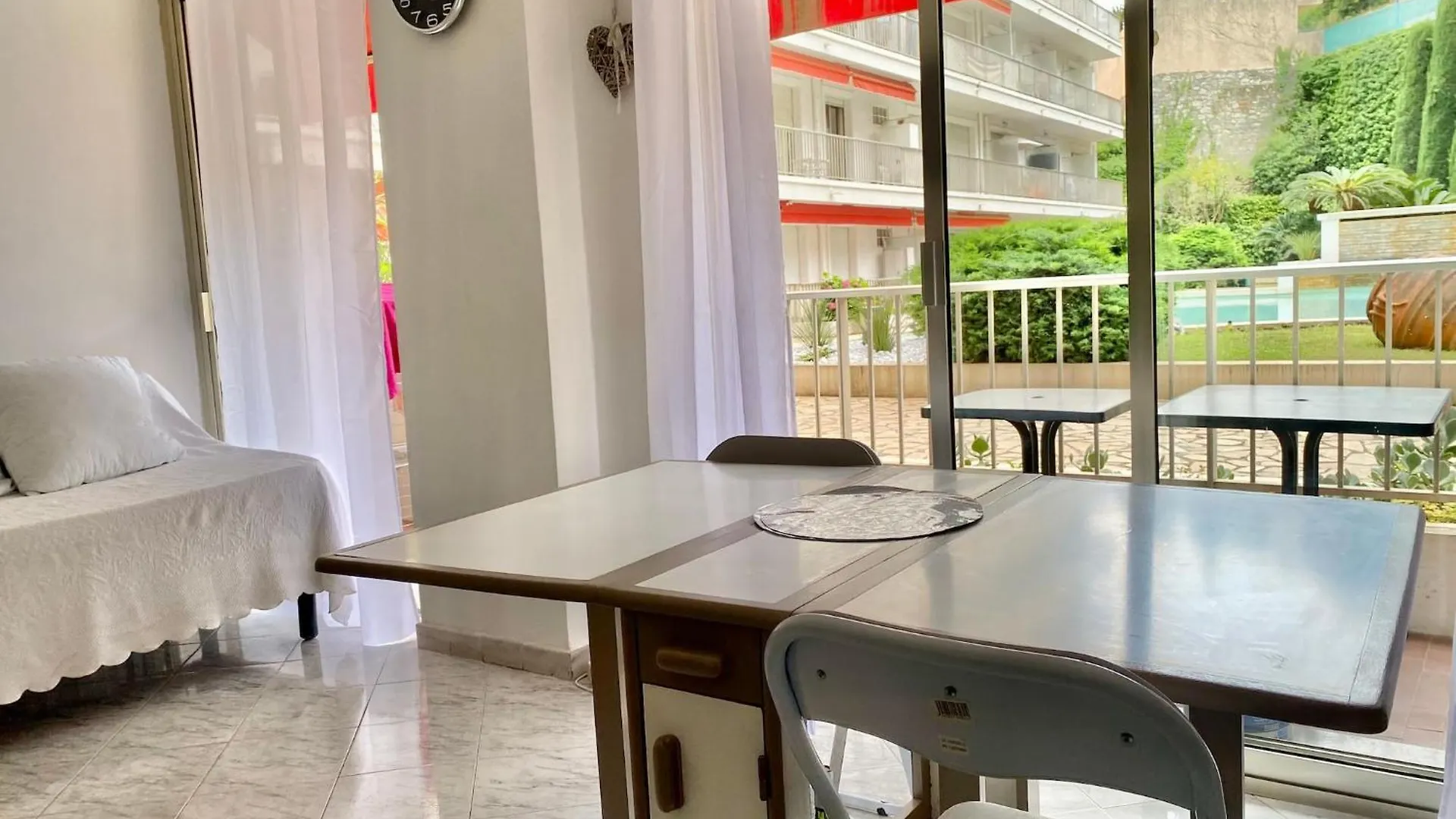 Le Charmant Studio, Proche Plage Μεντόν 0*,