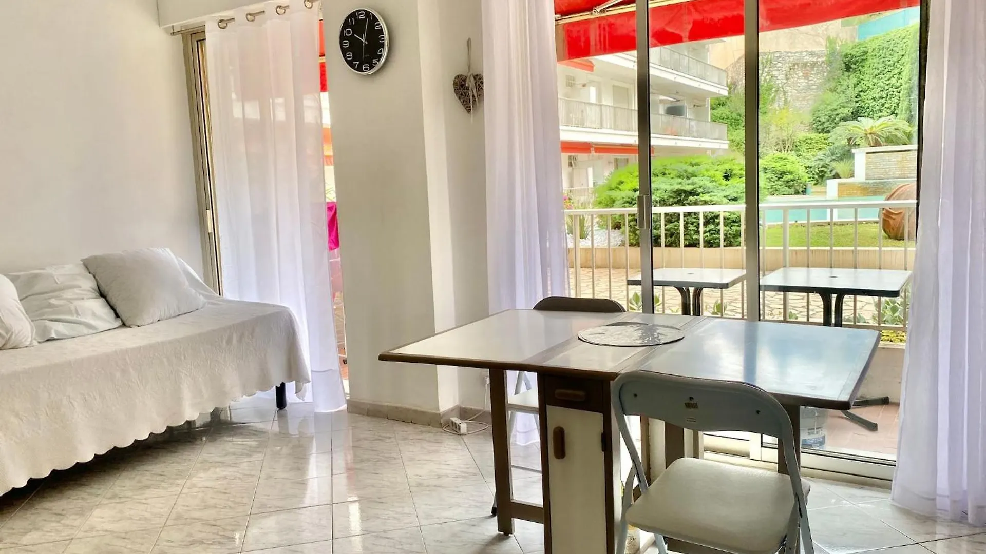 Le Charmant Studio, Proche Plage Μεντόν